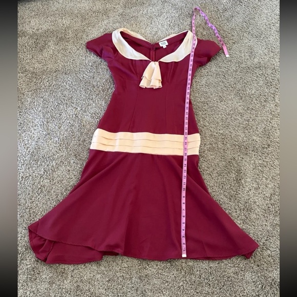 Unique Vintage 1920s Burgundy & Pink Wilshire Flapper Day Dress
Medium (6-8) - Picture 10 of 12